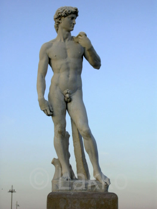 statue de David plage du Prado  Marseille